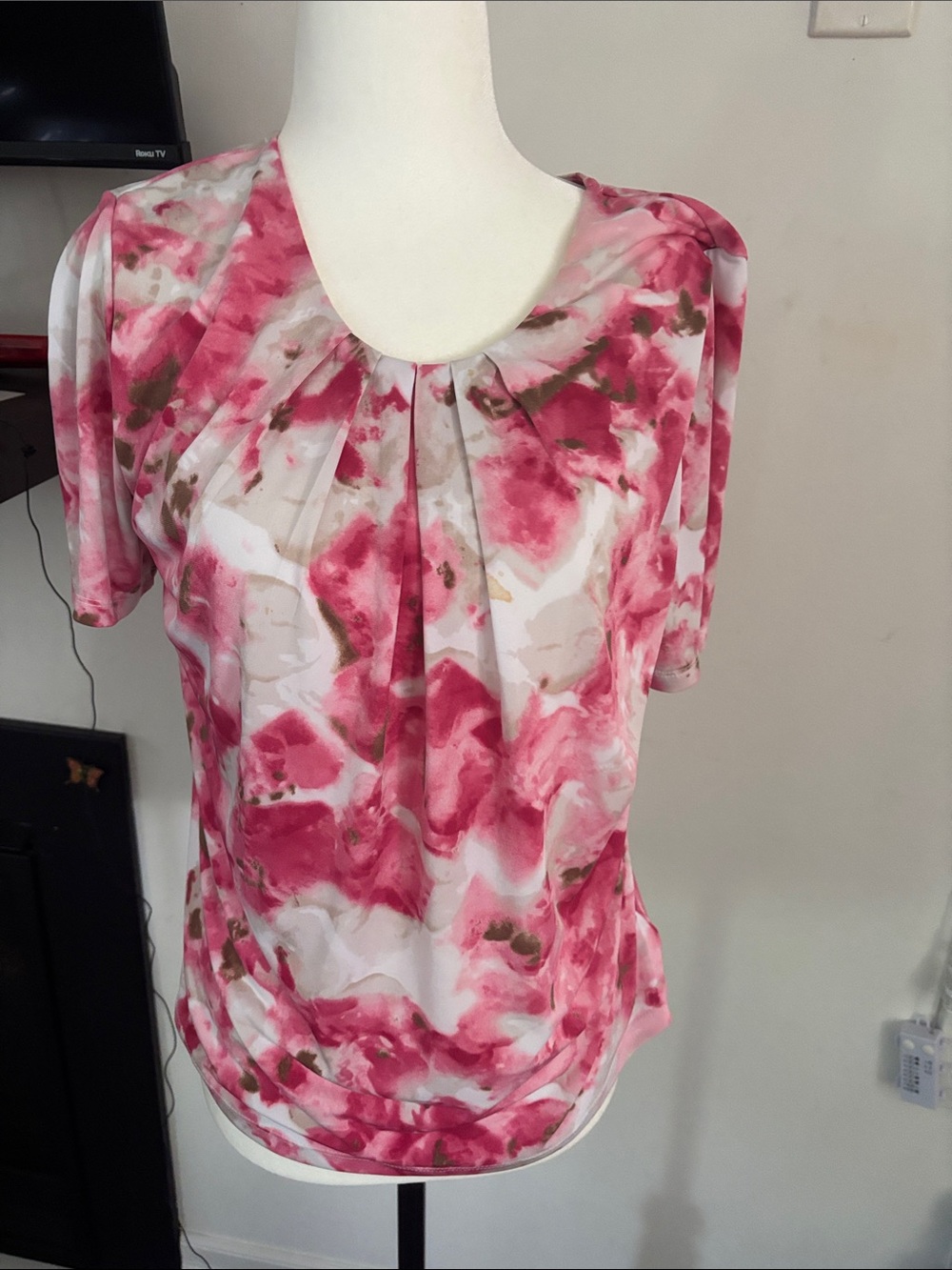 TanJay Pink Floral Pleated Scoop Neck Blouse